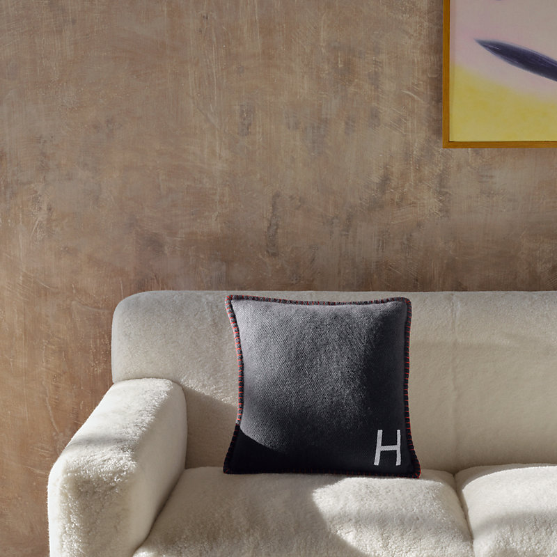 クッション 手織り 《アルティチュード》 - グレー | Hermès